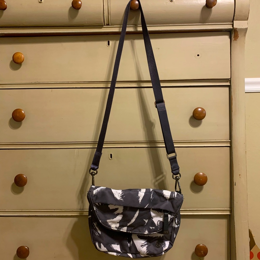 Lululemon festival bag